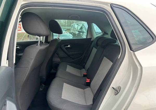 Volkswagen Polo cena 17900 przebieg: 279800, rok produkcji 2010 z Ząbki małe 56